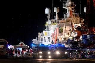 Au total, 144 personnes ont pu débarquer du Humanity 1, navire sous drapeau allemand, au port de Catane.